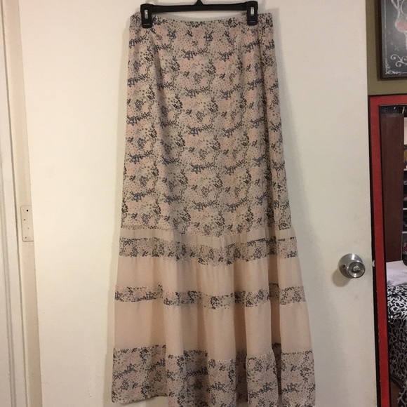 💘Forever 21 Maxi Skirt Sheer Floral design (M)💖 - Picture 4 of 10